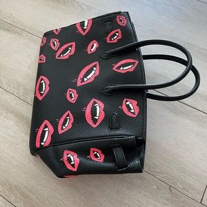 Bag with kisses for carmen